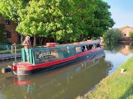 Gee Gee Gin Cruise on the Kennet Canal